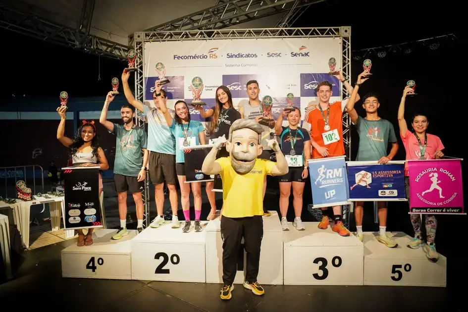 Alegrete celebra campeões na Corrida Natal Iluminado 2025