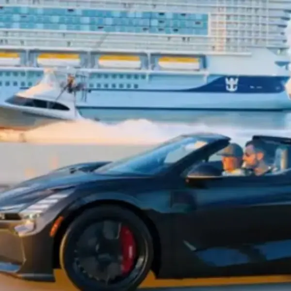 Bugatti Mistral e iate de luxo competem em corrida em Miami