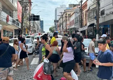 Centro de Manaus lota no último domingo antes do Natal