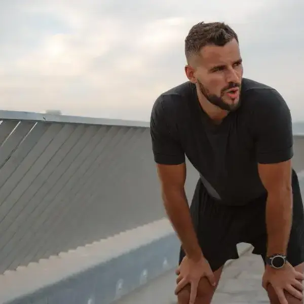 Como treinos intensos afetam o humor e o sono de novos corredores