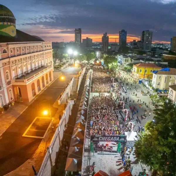 Corrida do Teatro Amazonas reúne mais de 3 mil atletas em Manaus