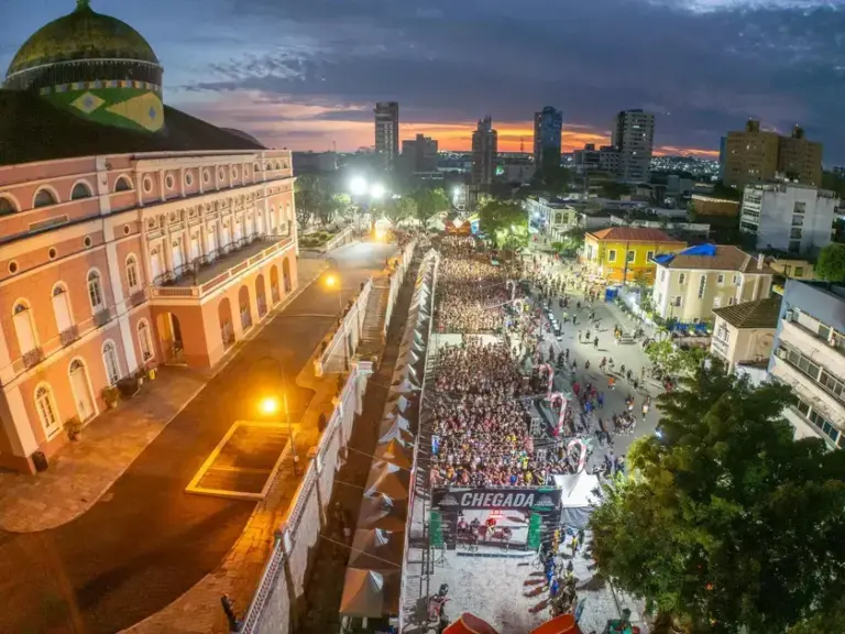 Corrida do Teatro Amazonas reúne mais de 3 mil atletas em Manaus