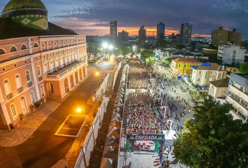 Corrida do Teatro Amazonas reúne mais de 3 mil atletas em Manaus