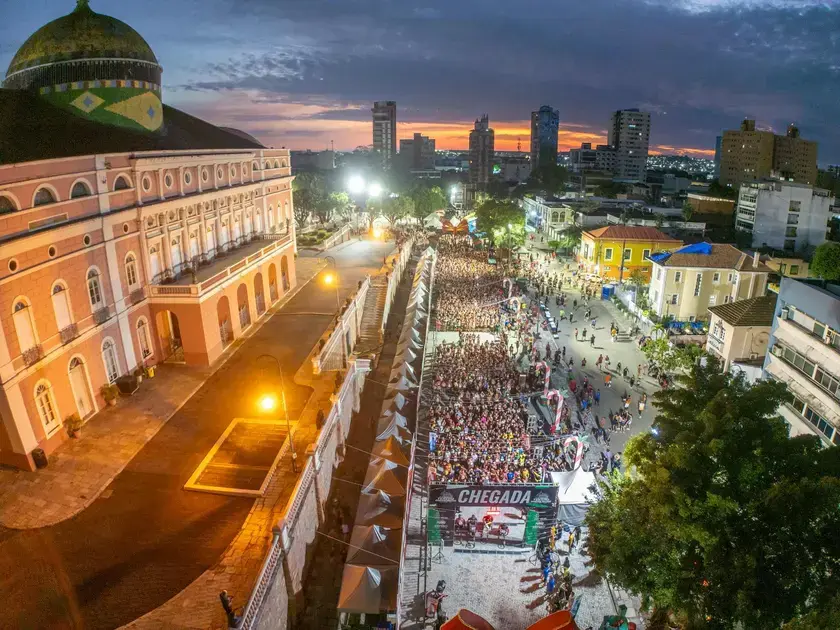 Corrida do Teatro Amazonas reúne mais de 3 mil atletas em Manaus