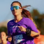 Criadora de conteúdo enfrenta hérnia de disco após correr por 7 meses