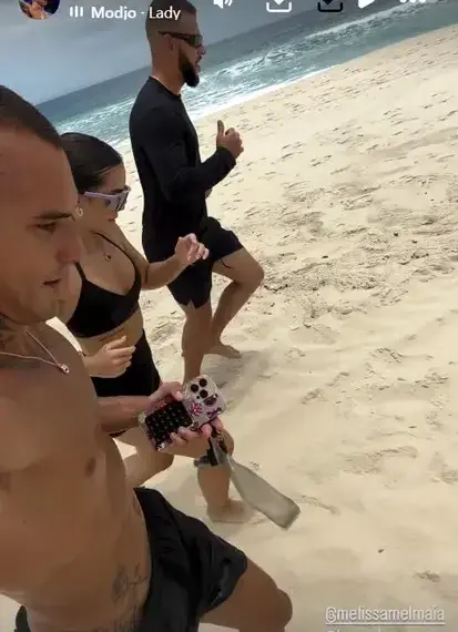 Mel Maia inicia 2026 com corrida na praia ao lado do namorado