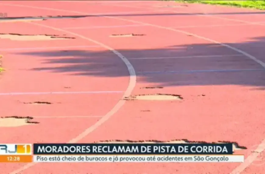 Moradores reclamam de pista de corrida cheia de buracos em São Gonçalo
