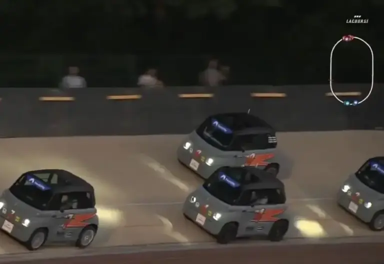 Influenciadores disputam corrida com mini carros elétricos e atraem 150 mil