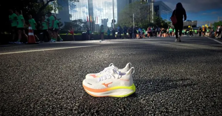 Mizuno Neo Vista 3: estabilidade e amortecimento para longas distâncias