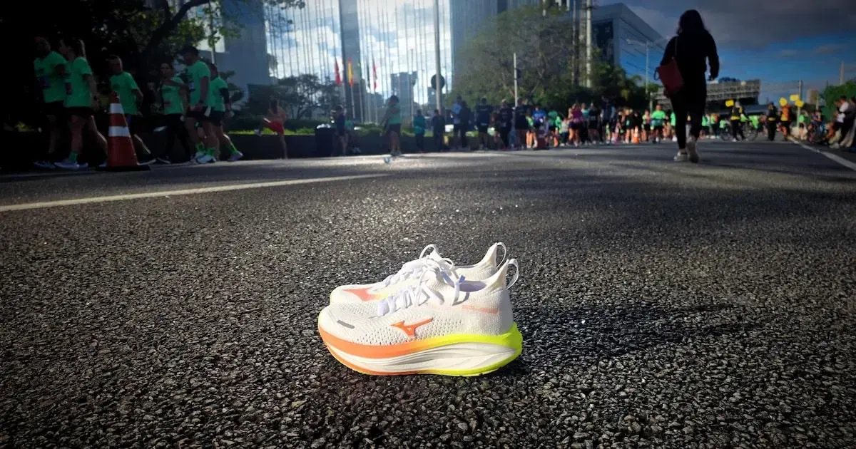 Mizuno Neo Vista 3: estabilidade e amortecimento para longas distâncias