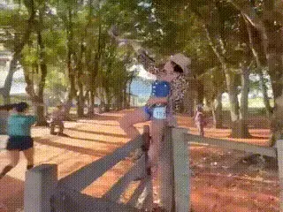 Tanikyta e a família: o look de onça que animou a Corrida Agro