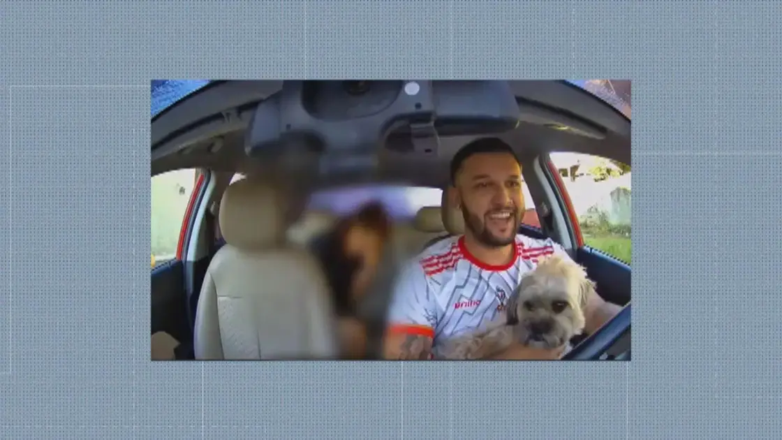 Motorista encontra cachorro desaparecido da família durante corrida