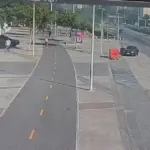 Ônibus invade pista de corrida ao redor do Maracanã e derruba poste