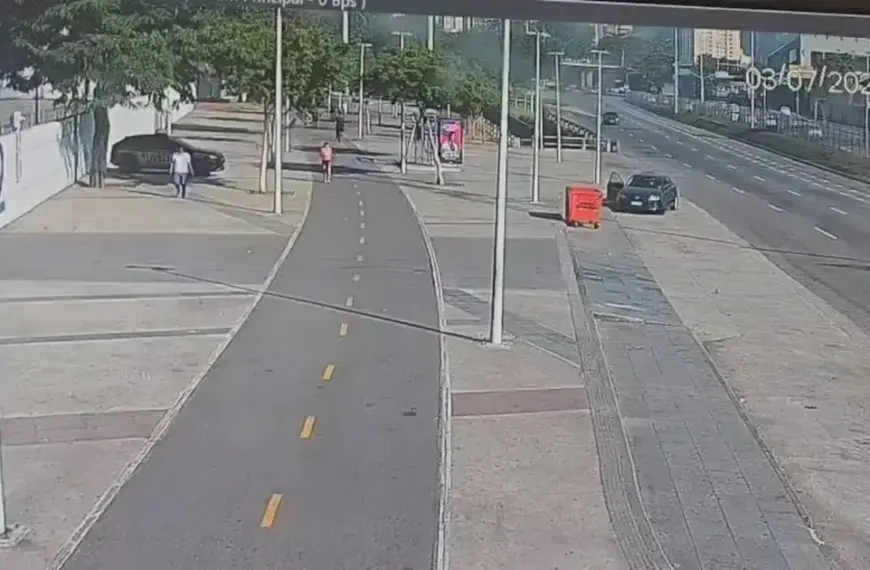 Ônibus invade pista de corrida ao redor do Maracanã e derruba poste