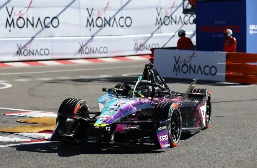 Ticktum supera Jake Dennis no fim e vence corrida 1&hellip;