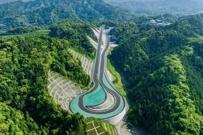 Magarigawa Club: resort automotivo no Japão com pista profissional de…