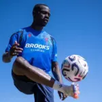 Brooks Running é nova parceira de calçados do Crystal Palace