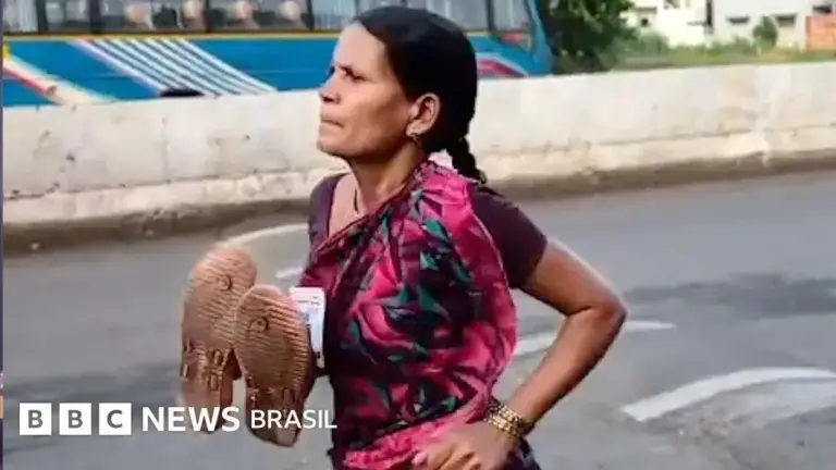 Mãe vence corrida descalça e compra material escolar com prêmio
