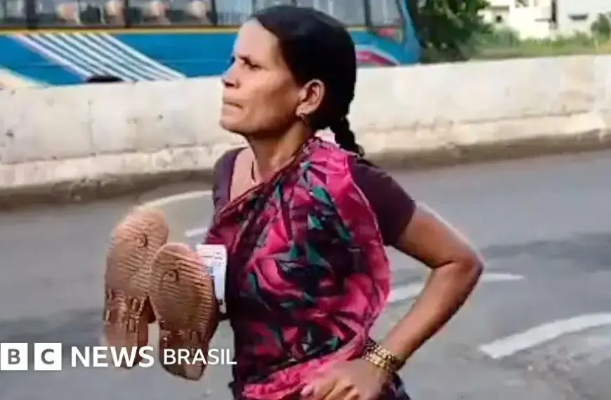 Mãe vence corrida descalça e compra material escolar com prêmio