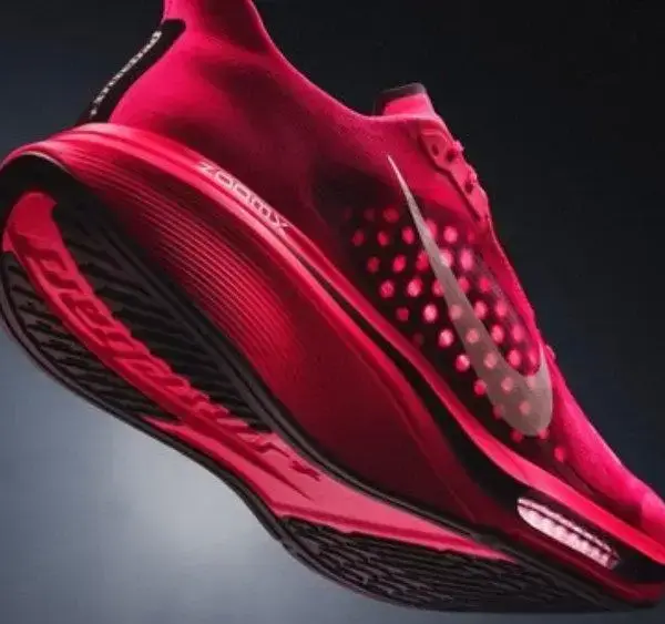 Nike lança Pegasus Plus 2: ZoomX e Air Zoom renovam o clássico
